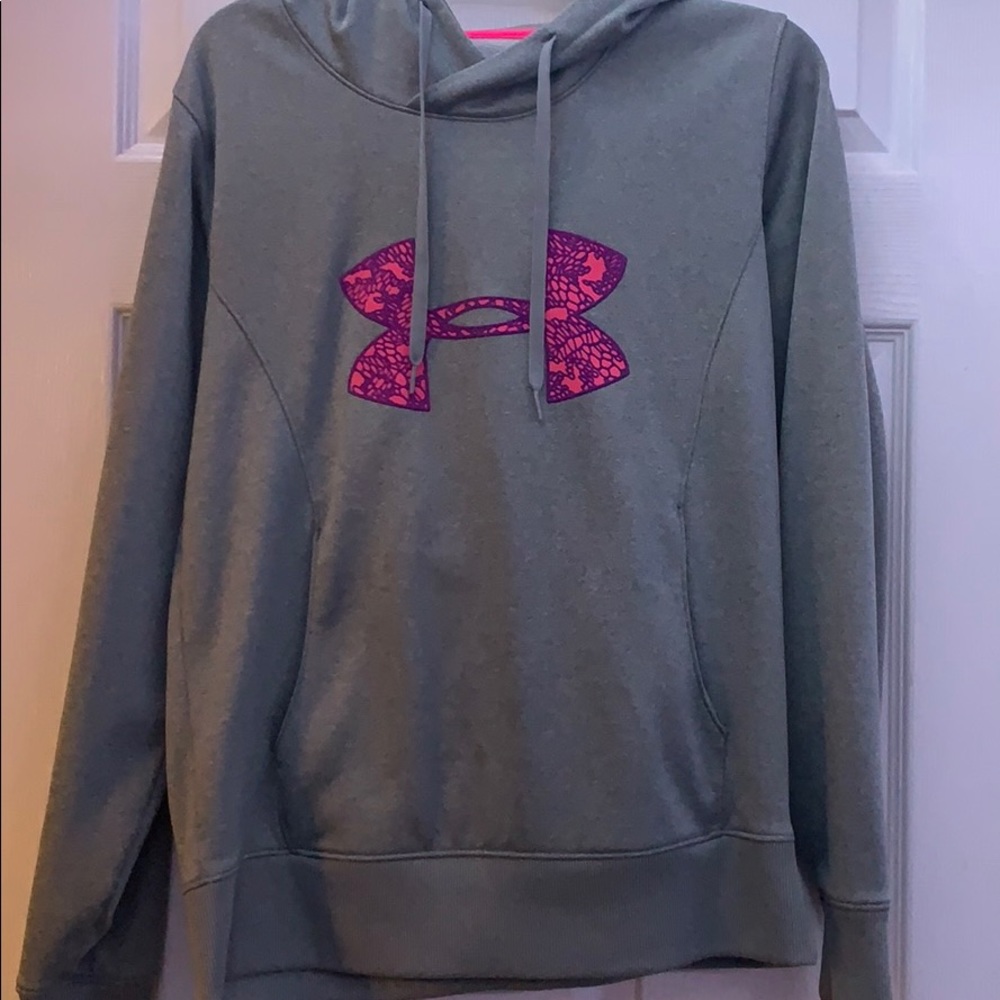 under armour hoodie in good condition